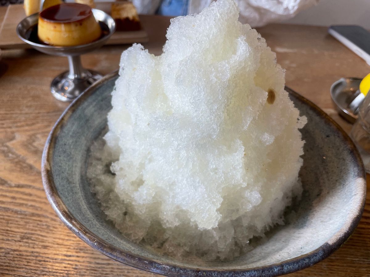 松島を望むカフェで一休み。ハチミツレモンのかき氷が美味しかった。