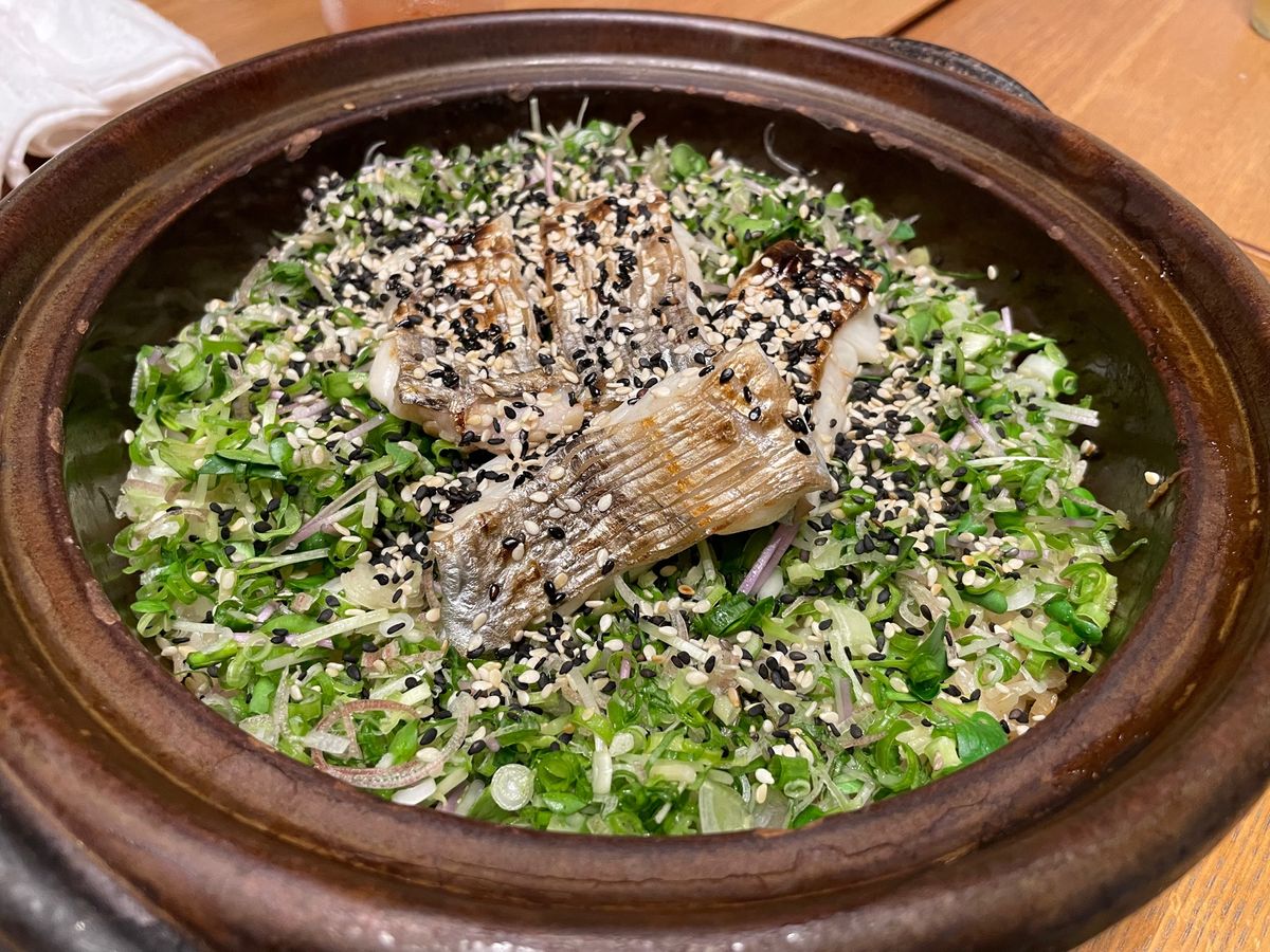 仙台の夜は街中の路地裏にひっそりと佇む隠れ家的なレストラン。雰囲気も良くて...