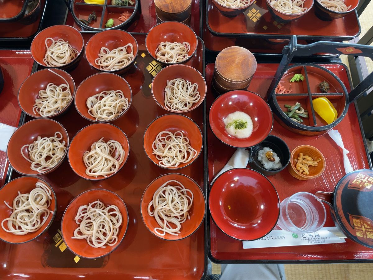 お昼ご飯はわんこ蕎麦。