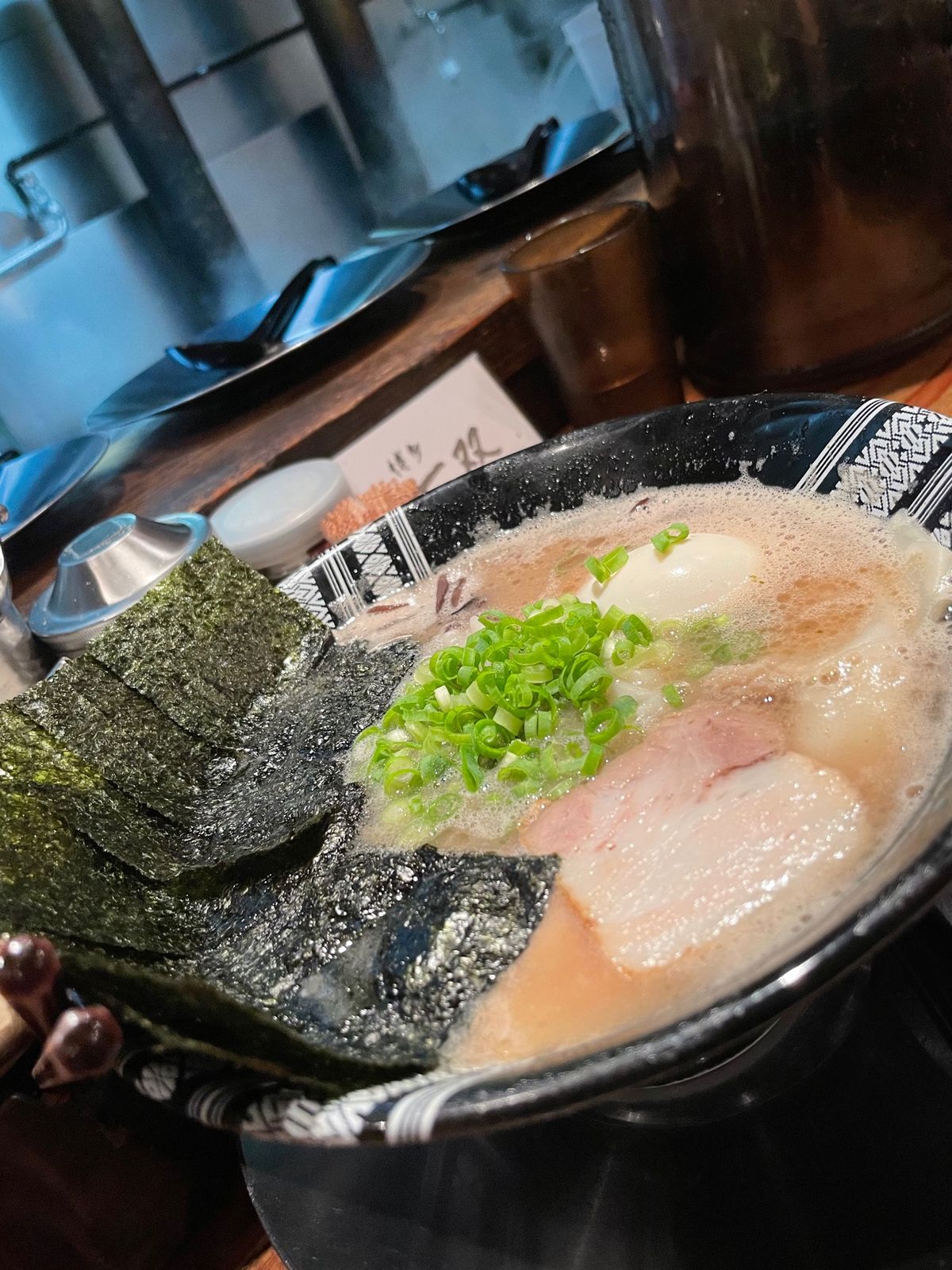 親睦会の後、一人抜け出して博多の夜中でも大行列のラーメン屋博多一双博多駅東...