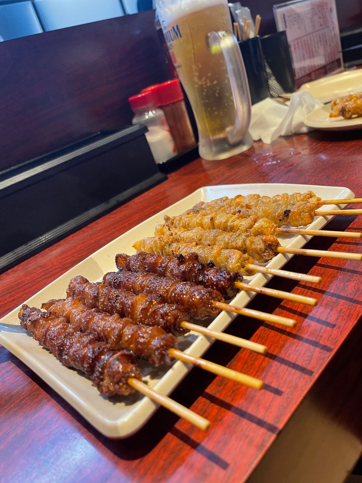 博多といえばとりかわらしいので、博多駅の地下で食べてきました！
博多とりかわ大臣