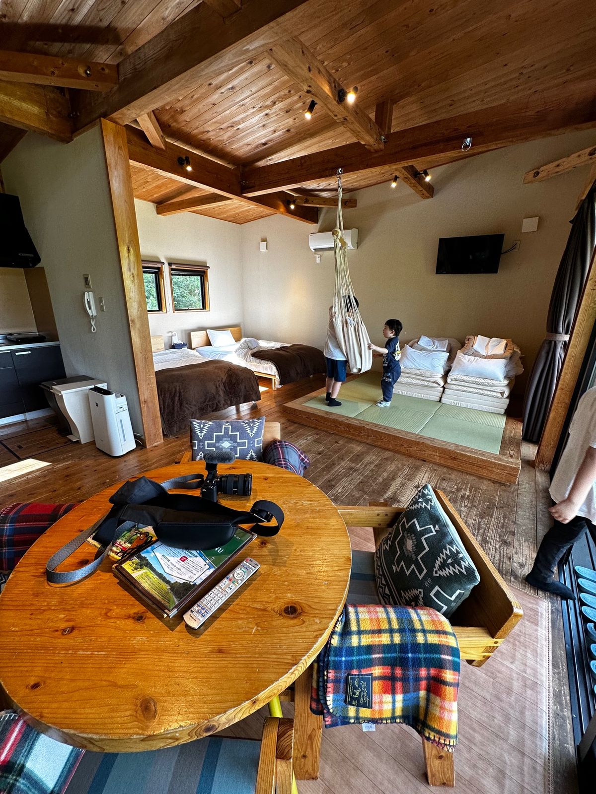 今回はコテージの４号。前回と同じ感じ。3枚目のテラスでBBQをします。テラ...