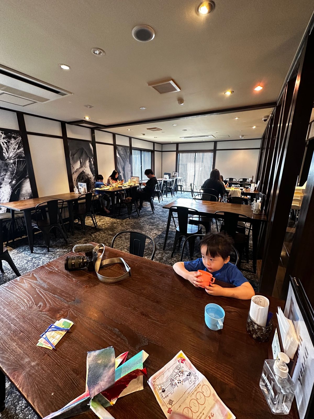 翌朝はかりんの湯で朝食

かりんの湯だと和食ブッフェ。隣のザファームカフェ...