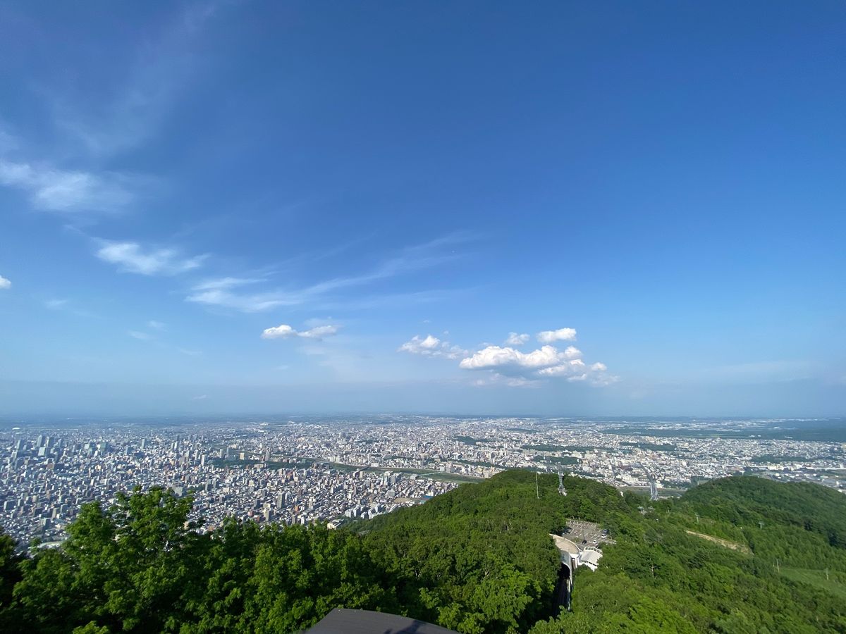 初めて藻岩山に登りました。
夜景がすごいらしいけど、混んでない昼間をチョイ...