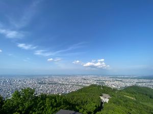 初めて藻岩山に登りました。
夜景がすごいらしいけど、混んでない昼間をチョイ...