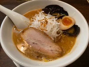 ラーメンの梯子をしてからいつもの立ち飲み屋に行きます！