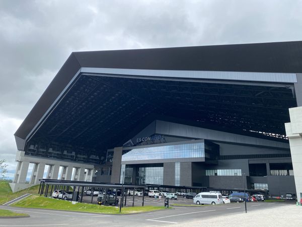 日本・北海道「梅雨から逃げる旅！北海道」の写真：新千歳空港への道中、寄り道してエスコンフ...