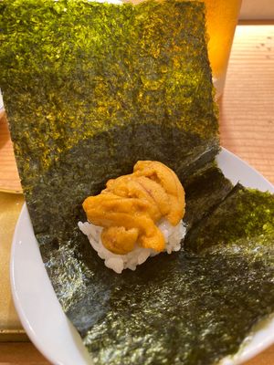 はい、お寿司です。
お寿司を食べないと北海道は始まりません。