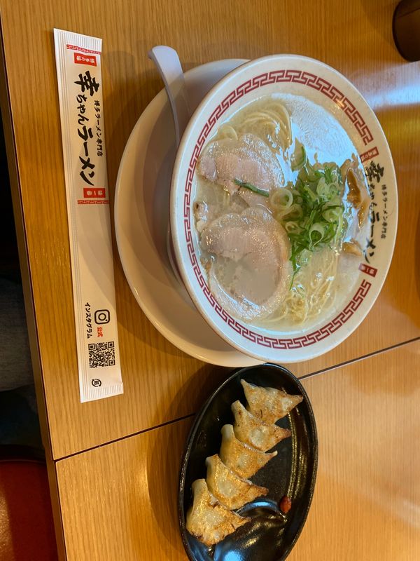 日本・佐賀県「中国地方〜九州上陸」の写真：博多　幸ちゃんラーメン🍜
替玉いただきましたー