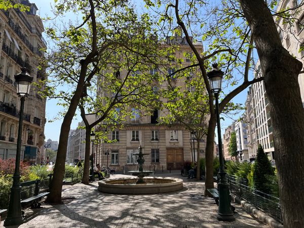 フランス・パリ「PAR✈︎」の写真：EMILLY IN PARISのロケ地