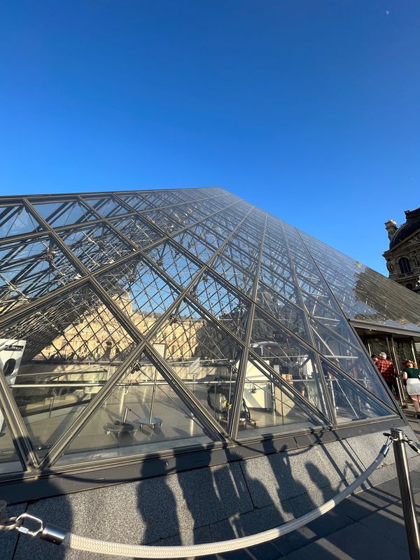 フランス・パリ「PAR✈︎」の写真：ルーブル美術館

モナリザ観るのに並びま...