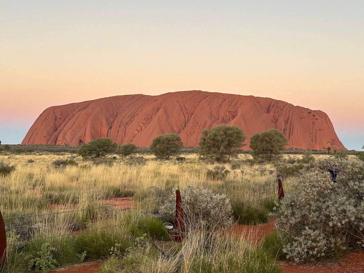8/11
カタジュタとウルルサンセット
エアーズロックリゾートに宿泊
夜空...