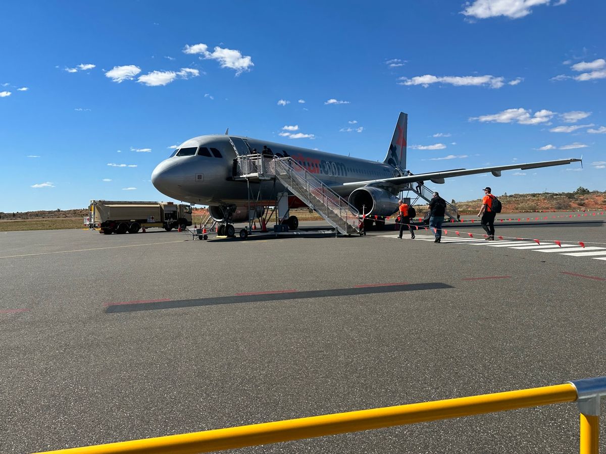 8/12
ウルルサンライズからキャメルファーム
シドニーに戻りダーリングハ...