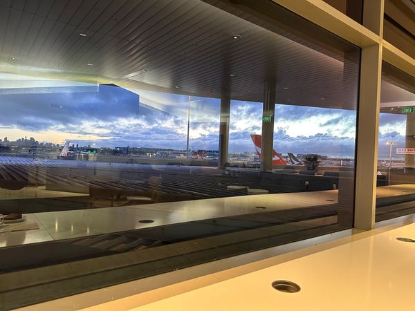 オーストラリア連邦・シドニー「オーストラリア旅行」の写真：8/15
シドニー空港
カンタス航空ラウ...