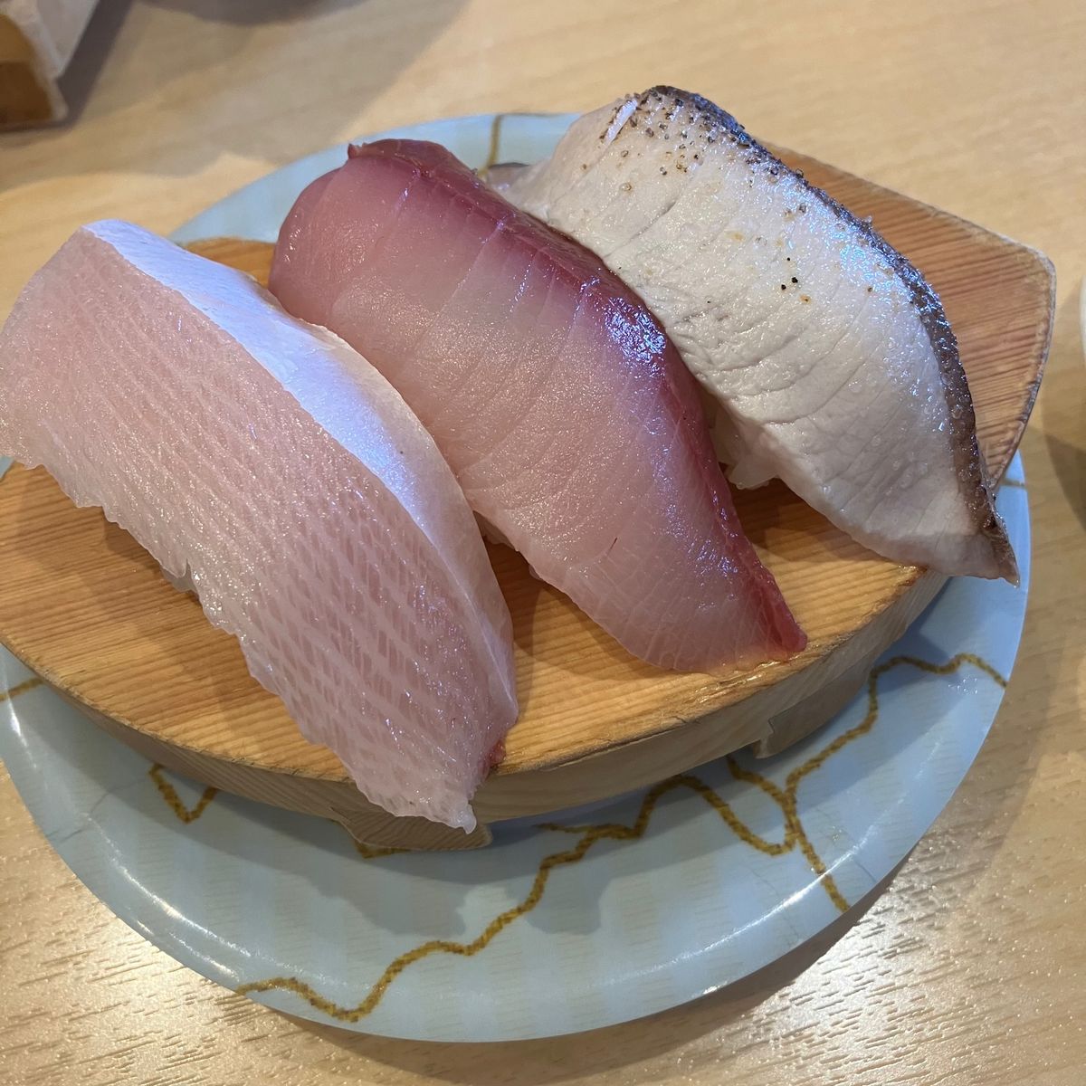 行きたいお店はお休みで行けなかったけど、
北陸の回転寿司さいこ〜♡