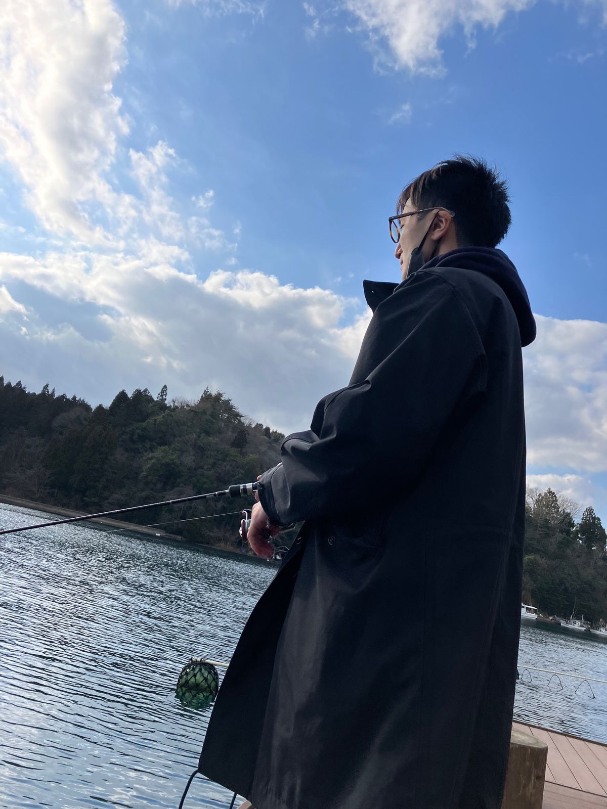 釣り風景。
九十九湾にかかる釣り桟橋で釣りが楽しめます。
釣った魚は夕食や...