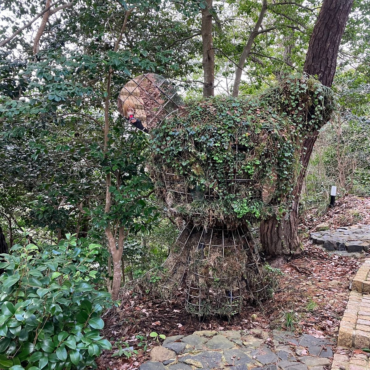 百楽荘遊歩道のアート探検。