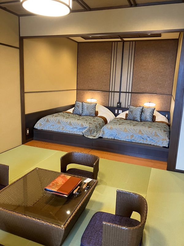 日本・石川県「石川県（能登の旅）」の写真：今回のお部屋はこんな感じ。
冷蔵庫にはフ...