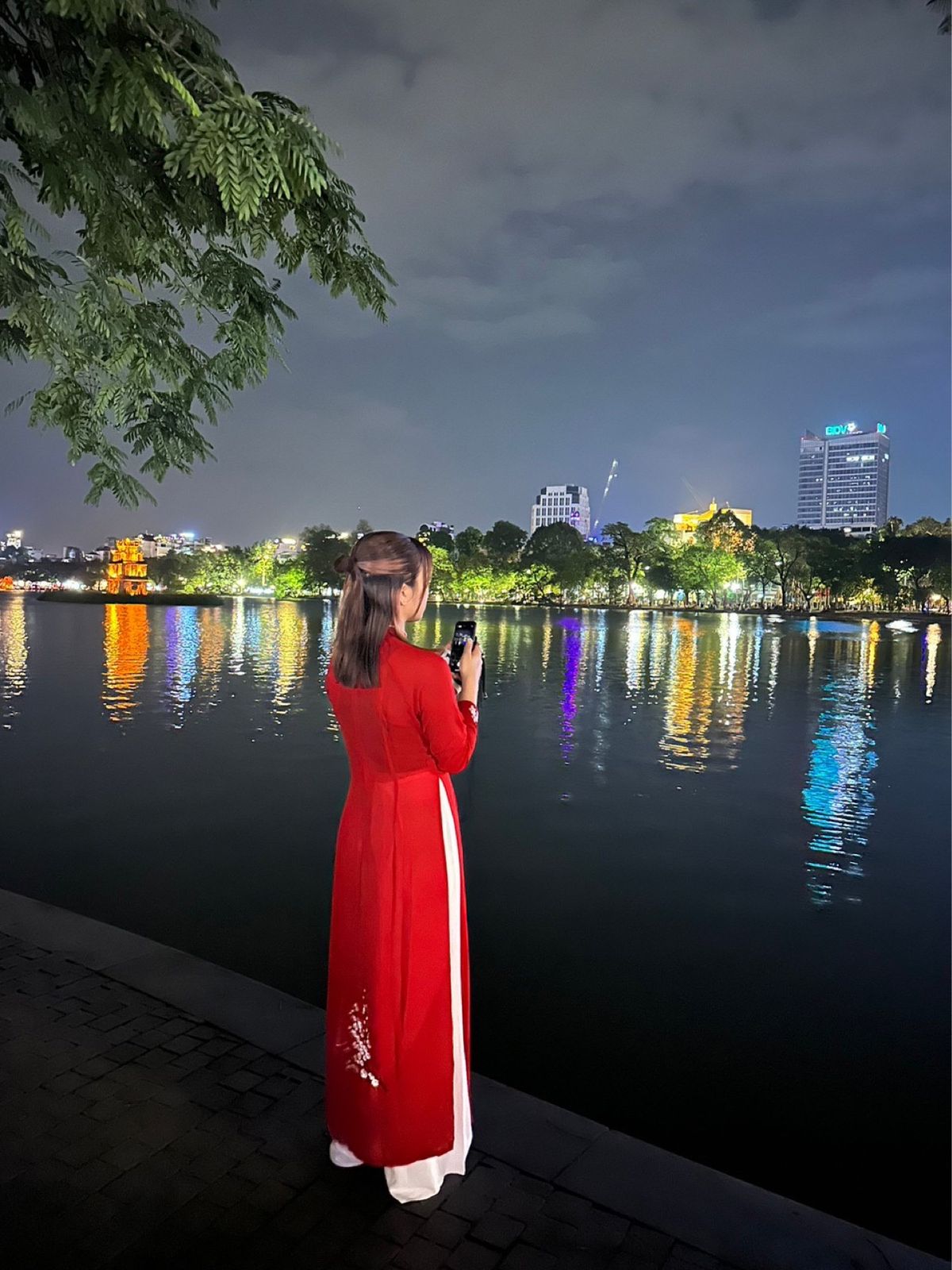 市場、ナイトマーケットで買い物。
ハロン湾ツアー、トレインストリートで電車...