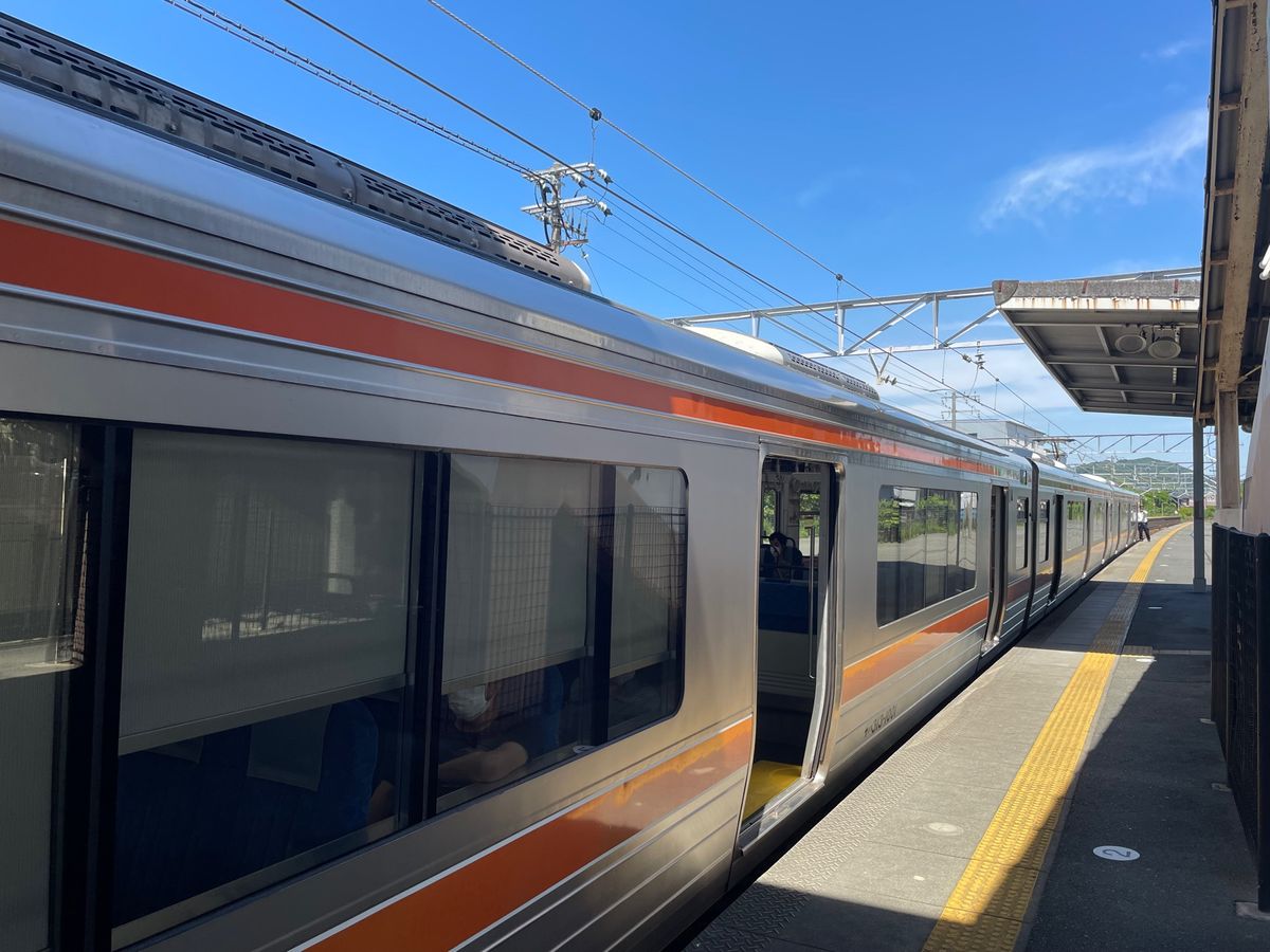 今日は岡崎までプチ旅行。先ずは名古屋から各駅停車に揺られてJR三ヶ根駅へ。