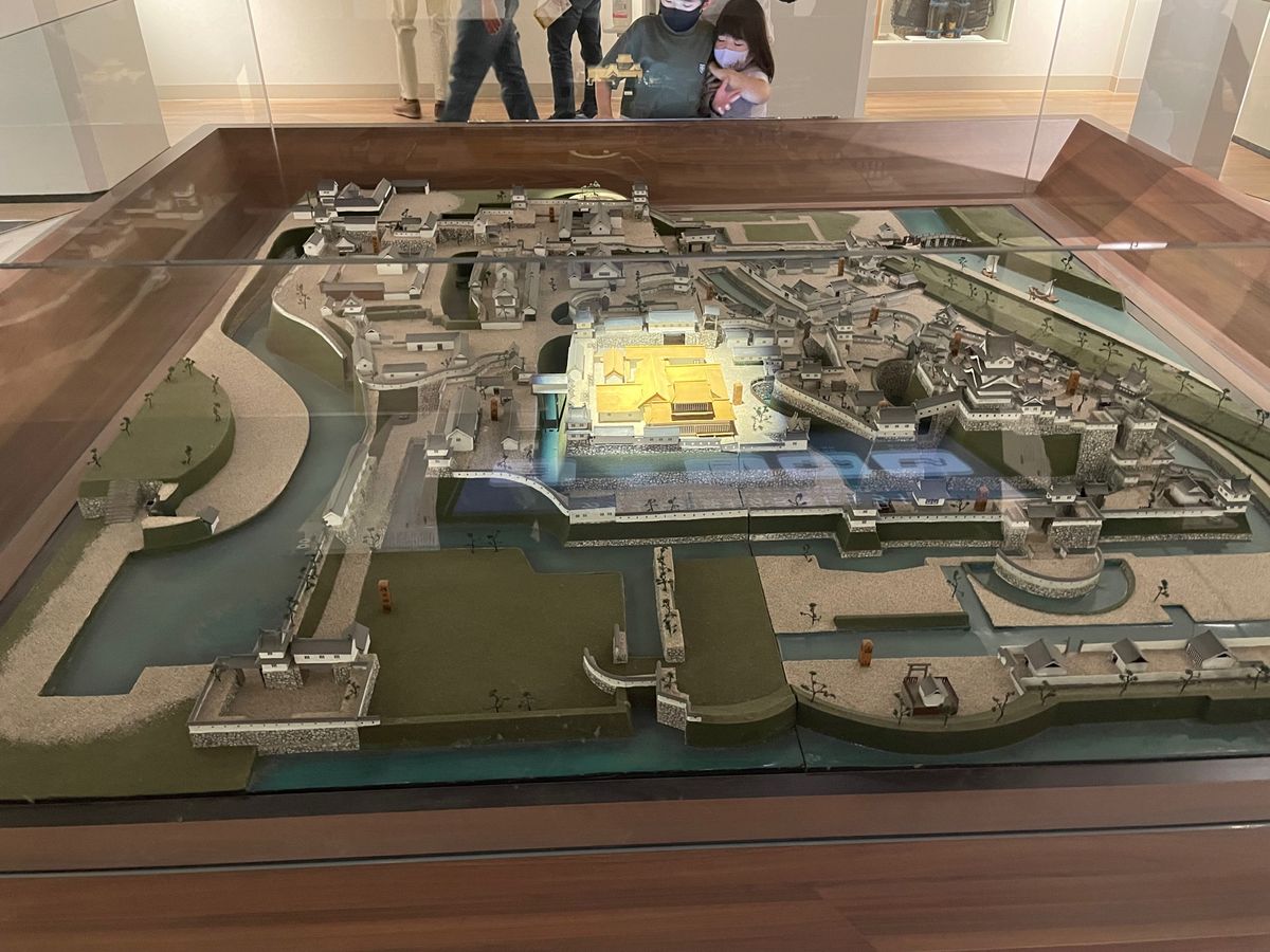 城の中には色々な展示物がありました。