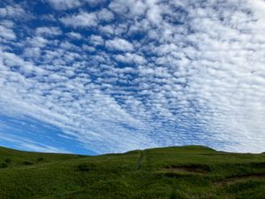 白い恋人の山、利尻富士、雲がとても綺麗な島でした✨