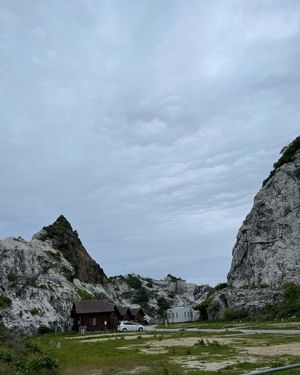 道の駅白崎海洋公園
白い石灰岩で囲まれ、自然に恵まれています。キャンプ場も...