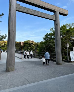 三重県伊勢神宮
おかげ横丁で散歩しながら参拝できました。