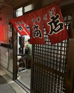 和歌山ラーメン
隣接する無料駐車場あり。クチコミを見て行きました。