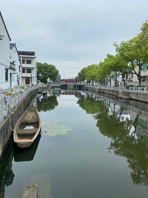 西湖は人が多かったなぁ。
上海は当然のように人がいっぱいでした。