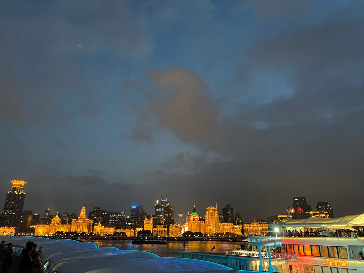 西湖は人が多かったなぁ。
上海は当然のように人がいっぱいでした。