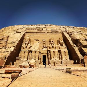 エジプト３度目にして二十日アブシンベル神殿。
ラムセス2世の座像だけで20...