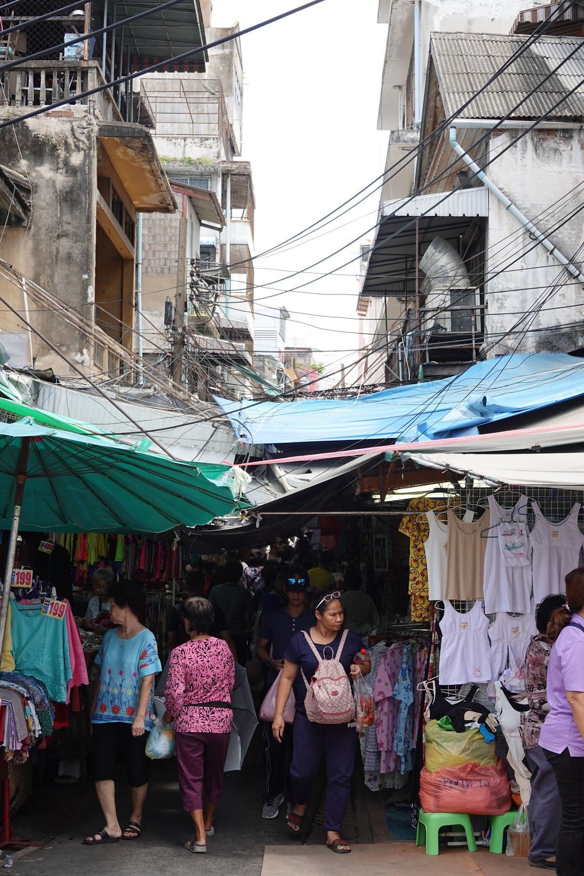 ランチをしてあとは、
さらに歩く歩く

どこを歩いているのかわからない