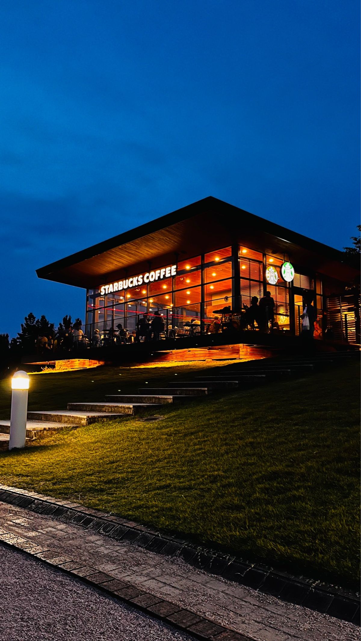 牡蠣尽と世界一美しいスタバに行ってきたー！