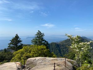 昼過ぎに自宅出発。
北広島町で素泊まりし、早めに宿を出て厳島神社。
そのま...