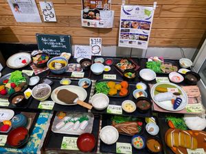 雨が降ってあまりに暇なので、そうだ豊根でチョウザメ食べようと昼近くに自宅出...