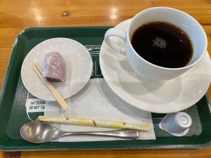 雨が降ってあまりに暇なので、そうだ豊根でチョウザメ食べようと昼近くに自宅出...