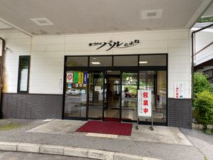 雨が降ってあまりに暇なので、そうだ豊根でチョウザメ食べようと昼近くに自宅出...