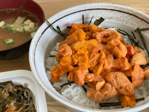 今回の旅の目的は『美味しいウニを食べる』こと。
利尻でウニ丼を食べようとす...