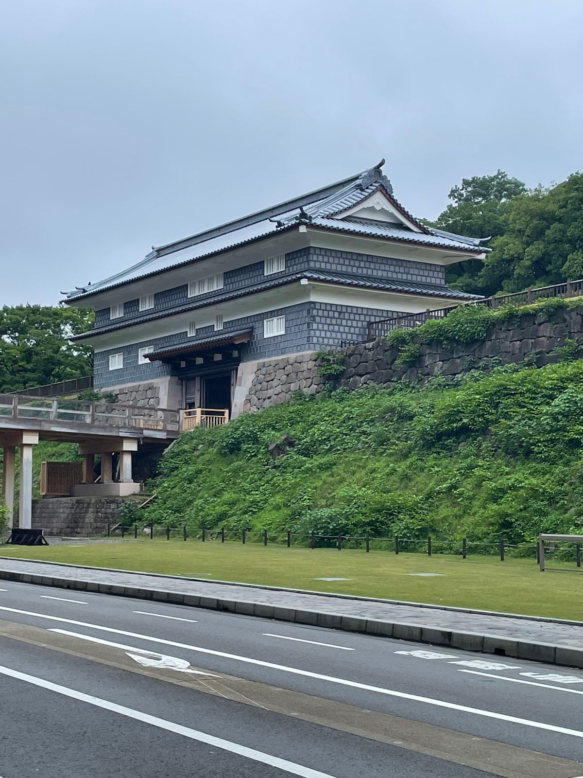 初日･････初の金沢ではあったけど、生憎の雨模様。何とか雨の降っていない...