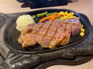 沖縄のお酒の締めはステーキらしい！
初締めステーキ。
意外とペロリと食べら...