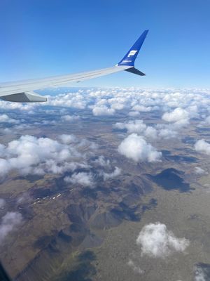 向かう飛行機は天気が良くて景色がよく見えた。