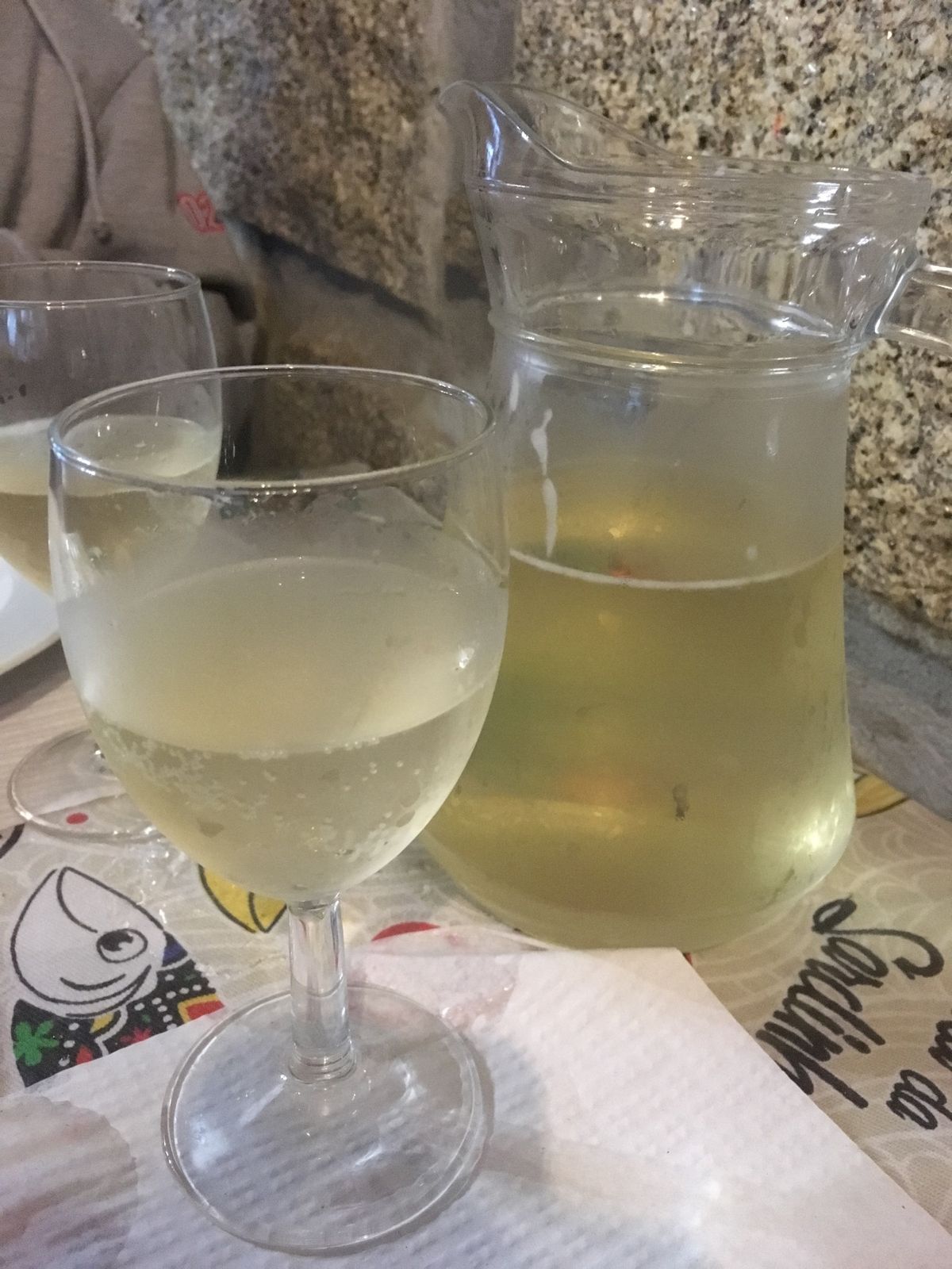 ビアナドカステロ。イワシなどの魚も普通に美味しいけれど、この添え物のポテト...