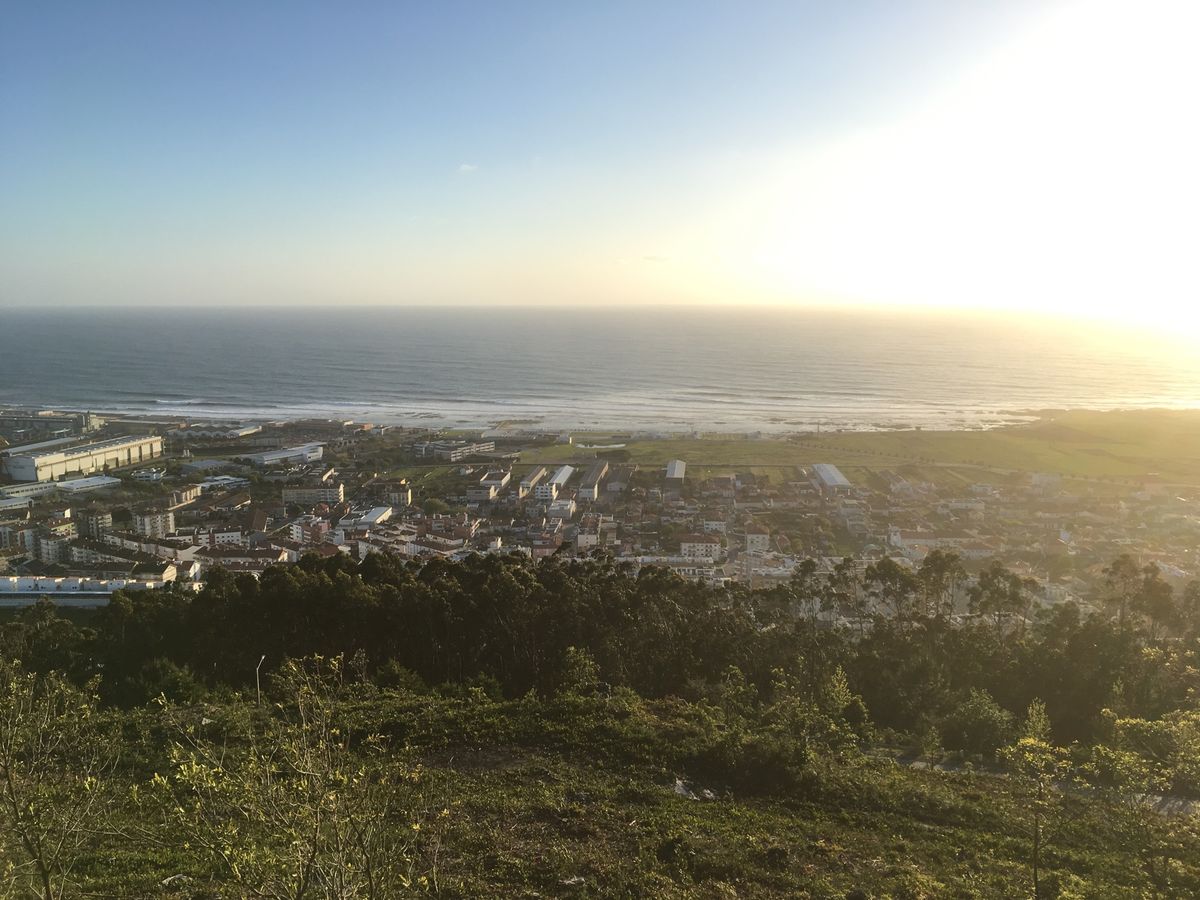 ビアナドカステロ。
山頂の教会から街を望む。
駅前、のんびりとした街。