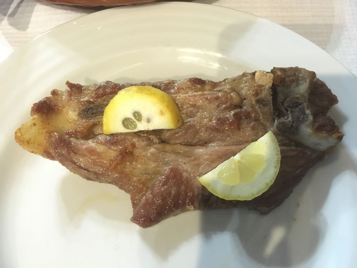 ビアナドカステロ。イワシなどの魚も普通に美味しいけれど、この添え物のポテト...