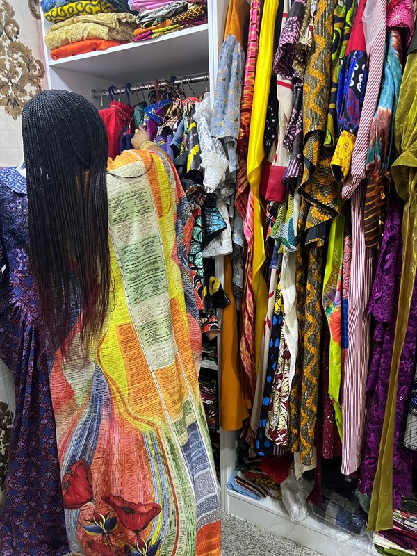 ナイジェリア・Abuja「ナイジェリア出張1」の写真：アフリカ布の服のお店