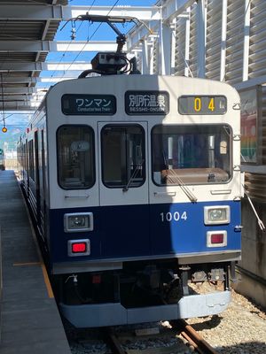 高崎から長野新幹線🚄で上田へ。上田電鉄乗車し、生島足島神社参拝。上田城址で...