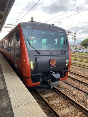 酒田でリゾート列車🚃海里に乗車し新潟へ。
車窓はまたも曇り時々雨。快晴が恋...