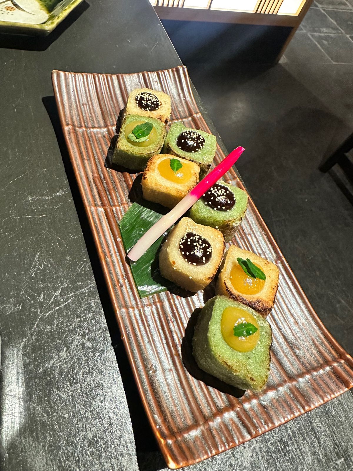 先斗町も激混み。
コロナ前は、平日でしか来たことなく、土日の京都を舐めてま...