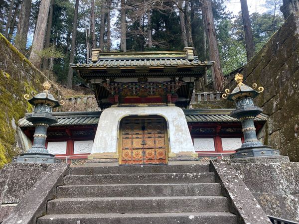 日本・日光東照宮「世界遺産・日光二社一寺の旅」の写真：家光公のお墓
家康公のお墓
どれも立派やな